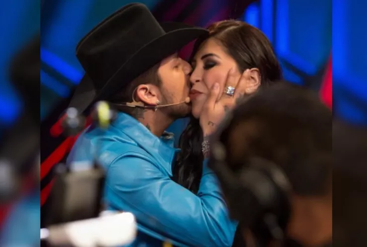 Mamá de Nodal comparte desgarrador VIDEO de su enfermedad.