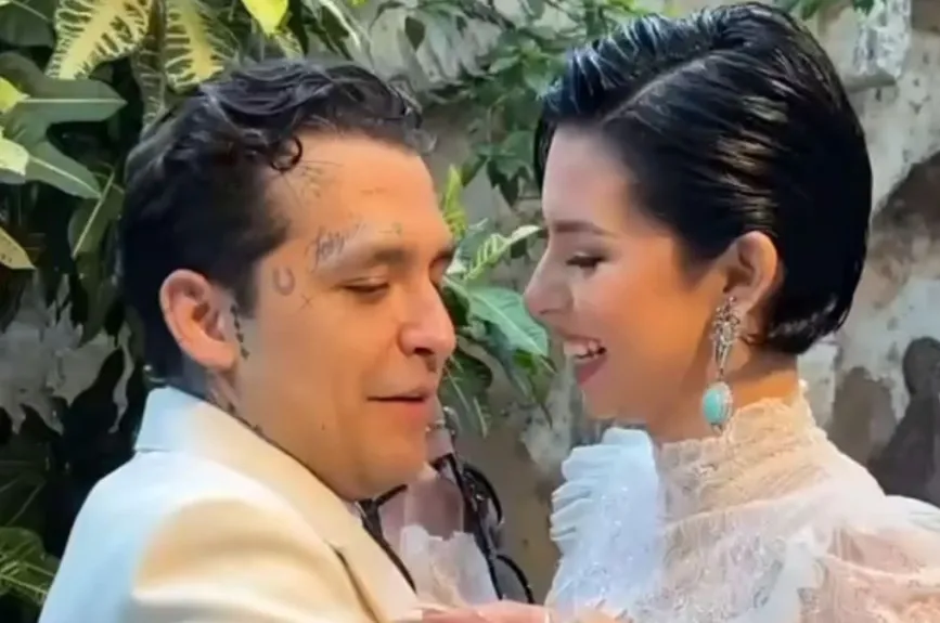Votos de la boda de Nodal con Angela (9).jpg