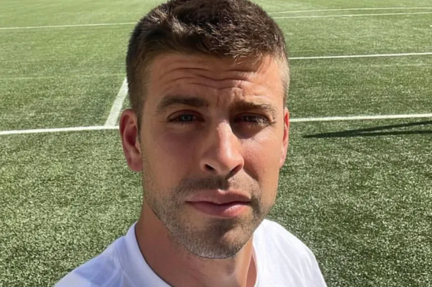 Pique selfie en la cancha.jpg