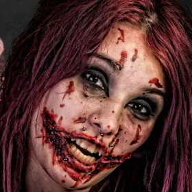Cómo hacer que tu maquillaje de zombie aguante perfecto durante tu fiesta de Halloween.jpg
