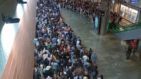 Colapso en el aeropuerto de Madrid.jpg