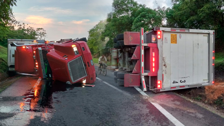 Accidente tráiler Huixtla