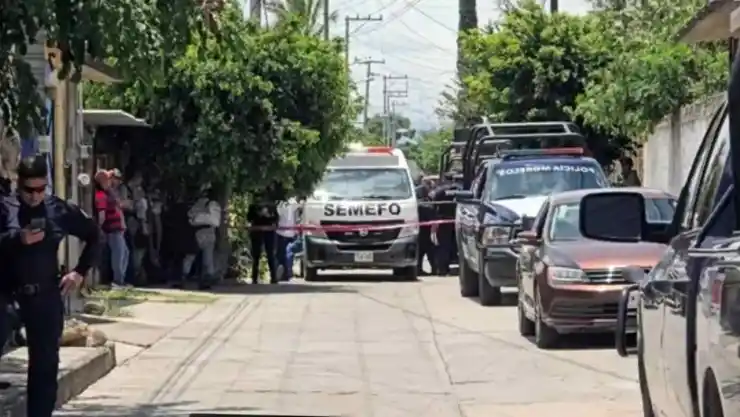 Niña se esconde para no ser asesinada en su casa