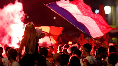 Franceses festejan en París