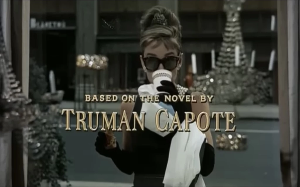 cafe en el arte, escena inicial de Breakfast at tiffanys