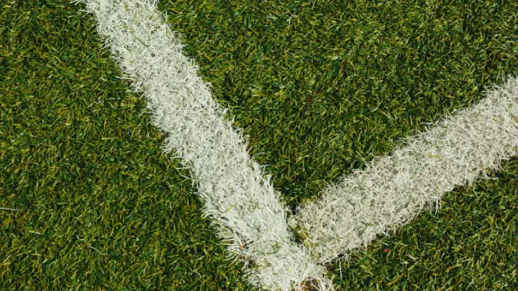 Muere futbolista de 20 años de edad tras desplomarse en pleno partido