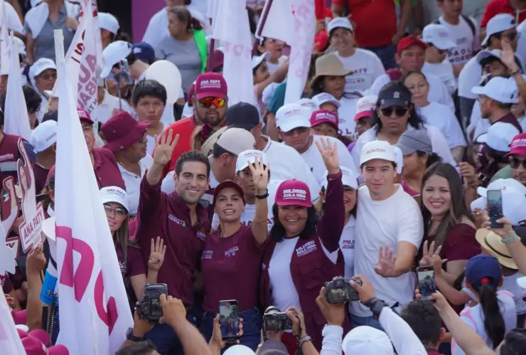 Gino Segura recorrió las calles de Cancún junto a Ana Paty Peralta, candidata a la presidencia municipal de Benito Juárez