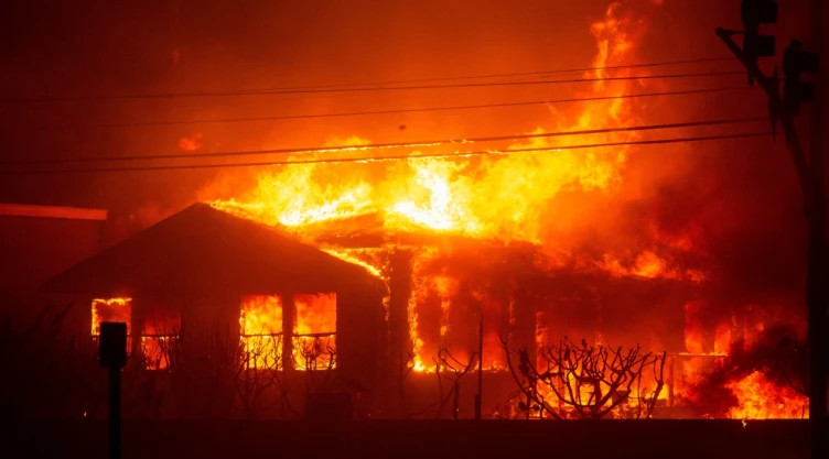 Las autoridades no han podido apagar los incendios en Los Ángeles, California.