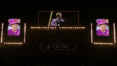 Elton John reina Isabel Canadá