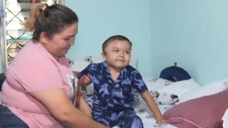 Matías, el niño conocido como _El Guerrero de Dios_, sobrevivió a una bala perdida y ahora quiere se.jpg