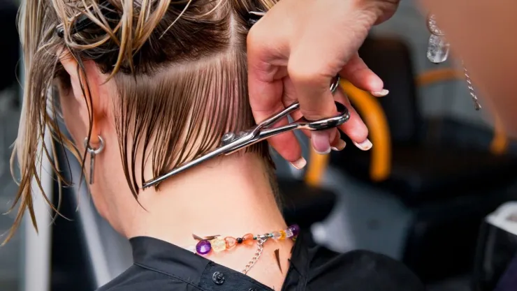 4 cortes de cabello midi que rejuvenecen y dan movimiento al instante.jpg