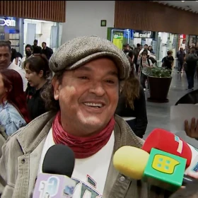 Carlos Vives revela que sigue en contacto con Gerard Piqué, ex de Shakira