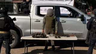 Detienen a hombre armado en Navolato con camioneta robada en EEUU