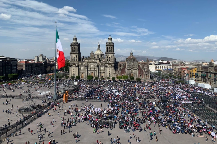 El Zócalo de la CDMX se llenó desde el mediodía para el AMLOFEST