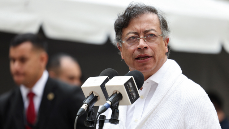 El presidente colombiano Gustavo Petro habla durante una conferencia de prensa tras emitir su voto en las elecciones legislativas y primarias de su partido para la elección del candidato presidencial, en Bogotá, Colombia, el 8 de marzo de 2026.