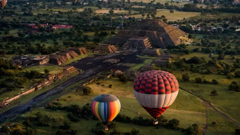 Globo aerostático choca contra árbol y lo derriba en Teotihuacán