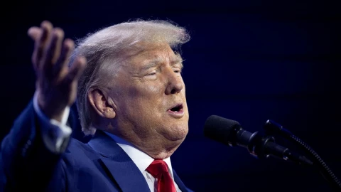 En Estados Unidos fiscales amplian caso penal contra Trump; presentan nuevos cargos contra el expresidente.