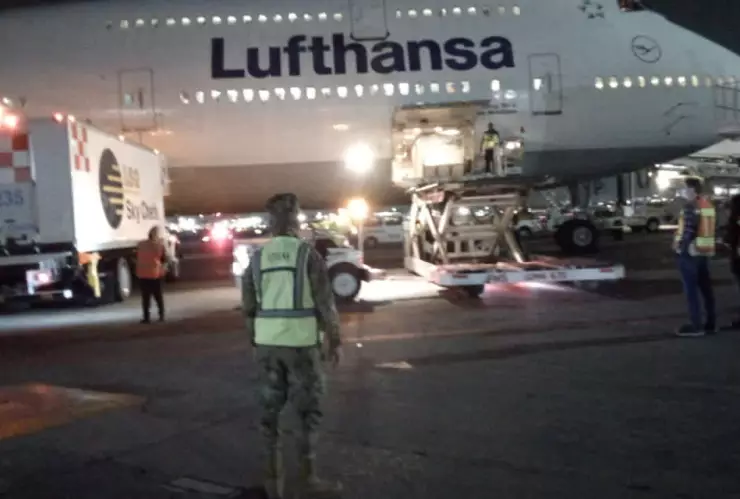 Llegan a México 7 mil unidades de vacuna de CanSinoBio para aplicarse a 15 mil de voluntarios