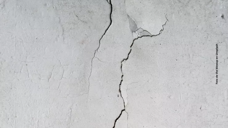 ¿Cómo sellar las grietas de paredes y techos en minutos?