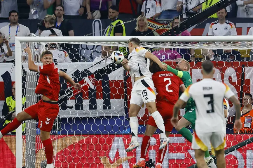 Gol anulado de Nico Schlotterbeck.jpg