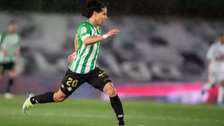 Real Betis pondría a venta a Diego Lainez por esta millonaria suma