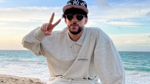 Esta fue la primera vez que Bad Bunny arrojó un celular