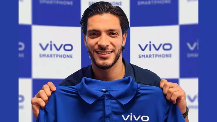 Raúl Jiménez inspira con su historia de lucha.