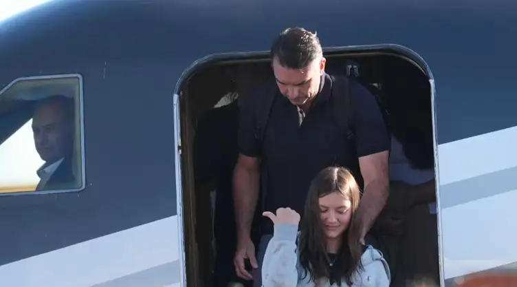 Flávio Bolsonaro llega al Aeropuerto de Miami.