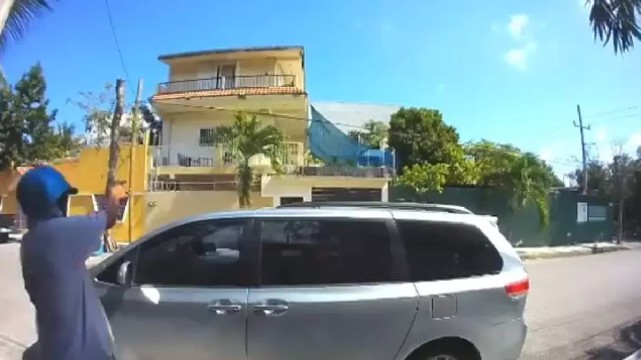 Video Investigan hombre que dispara contra casa en Playa del Carmen