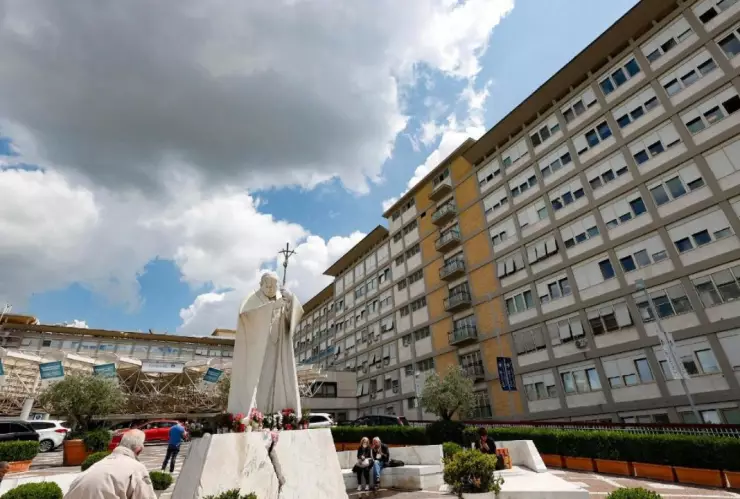 Así es el lugar donde está internado el Papa Francisco en el Hospital Gemelli