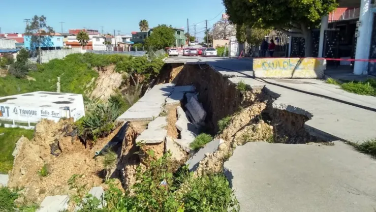 Desalojan a 12 personas por hundimiento en Terrazas del Rubí