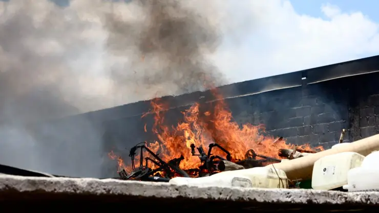 Incendio recicladora.jpeg