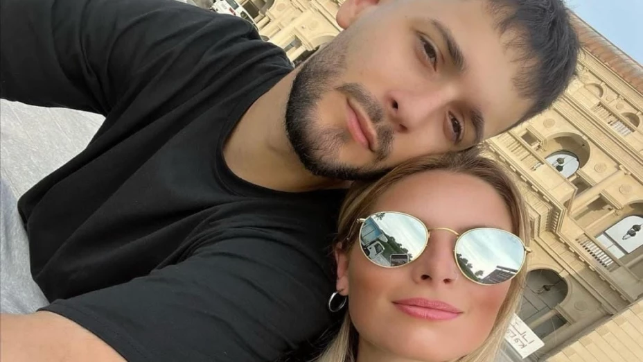 invit su novio a qatar y le pide matrimonio, él dice que no