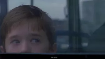 Escena de la película ‘El Sexto Sentido’ (Sixth Sense) con Halley Jeol Osment y Bruce Willis por Azteca 7.