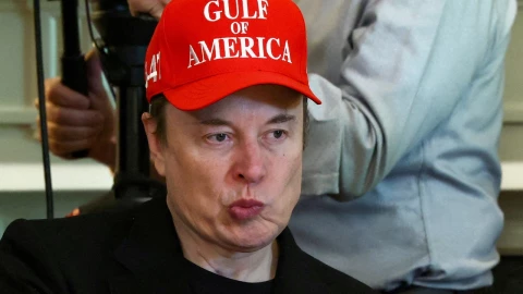 En entrevista con CBS, Elon Musk afirma que el proyecto de ley de Trump aumenta el déficit y deshace avances clave en eficiencia gubernamental.