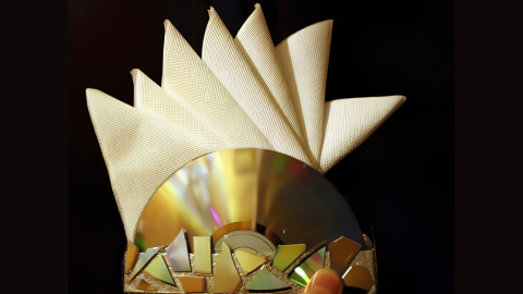 Servilletero hecho con CDs y DVDs.png