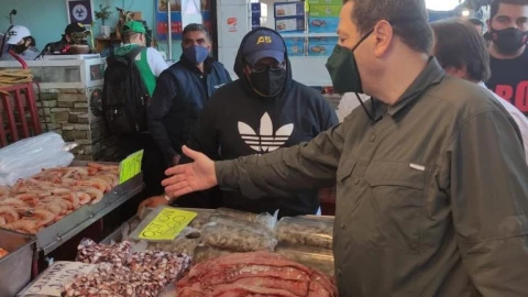 Reportan filas kilométricas en el mercado de La Nueva Viga