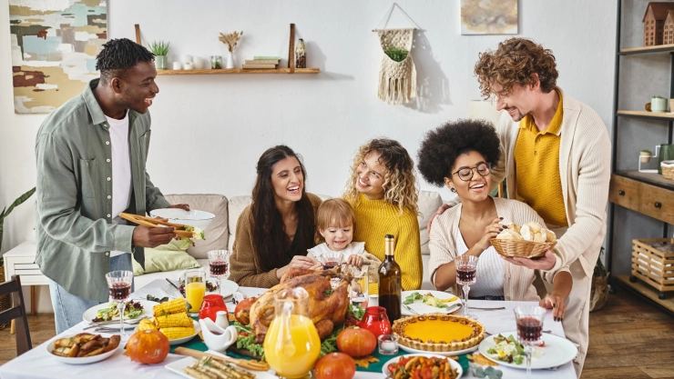 Una familia reunida en el Thanksgiving