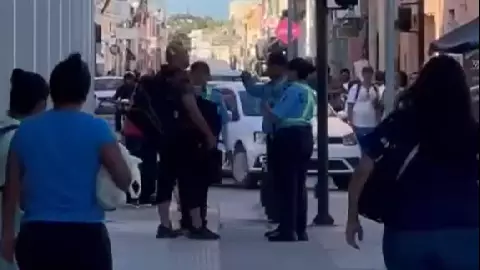 Graban agresión a un agente de tránsito en el Centro Histórico de Mérida; así fue el momento