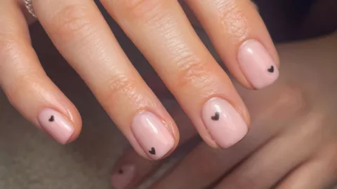 uñas 14 de febrero minimalistas