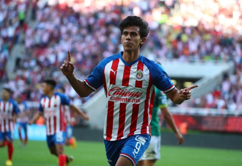 JJ MACÍAS SE QUEDA EN CHIVAS