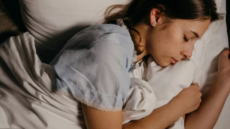 Dormir con o sin ropa: cuál es la mejor opción según especialistas del sueño