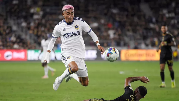 Julián Araujo, el mexicano que firmaría por el Barcelona