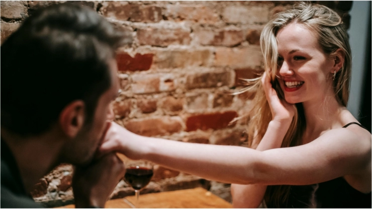 ¿Te pueden despedir o sancionar por tener pareja en el trabajo_ Esto dice la ley