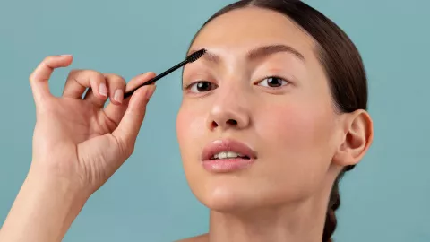 maquillar cejas