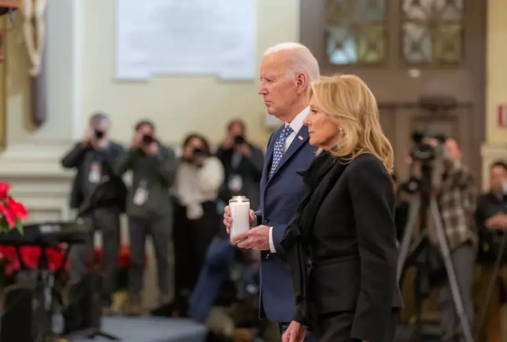 Joe Biden visita a familiares de víctimas del atropello masivo en Nueva Orleans