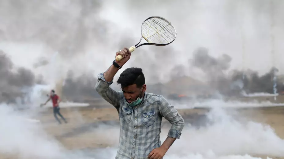 Israelíes disparan gas lacrimógeno vs Palestino