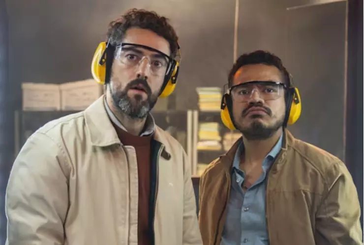 VIDEO Luis Gerardo Méndez y Memo Villegas se BURLAN de Ariana Grande y Cynthia Erivo en entrevista y se vuelven virales