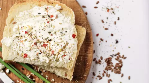 ¡Alerta! Esta marca de queso crema está contaminada con bacteria mortal; la retiran del mercado