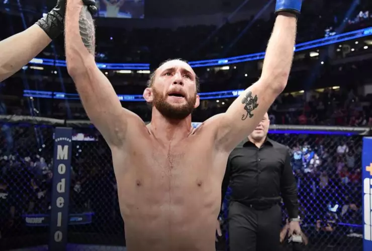 Peleador de UFC festeja su victoria gritando ‘arriba las Chivas'; manda mensaje al Ame (VIDEO)